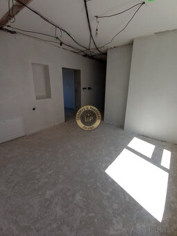 Rezervované Na predaj 5-izbový  rodinný dom v obci Košolná - 14