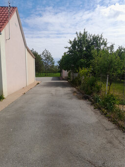 Znížená cena ::Predaj rodinného domu s veľkým pozemkom – kom - 14