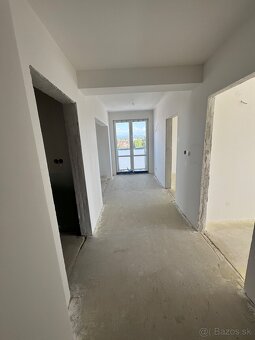 Ponúkam na predaj nový, moderný 3 Izbový byt s 2 balkónmi - 14