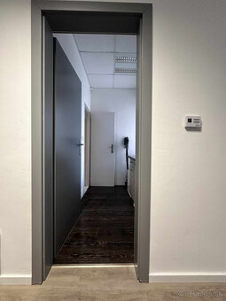 Na prenájom kompletne zariadený a funkčný salón manikúry a p - 14