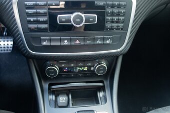 Mercedes-Benz A 45 AMG - 14