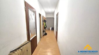 Dom s veľkým potenciálom – pokojná lokalita, veľký pozemok - 14