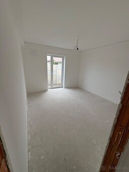 Moderný 4 izbový RD Groisov Dvor v Kostolišti - 14