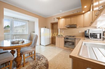 NA PREDAJ RODINNÝ DOM S PRÍSTAVBOU MALACKY, HVIEZDOSLAVOVA - 14