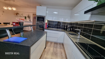 6. izbový, priestranný 232 m2 RD, s garážou a bazénom-komple - 14