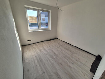 Na predaj je moderný novopostavený rodinný dom vo fáze holod - 14