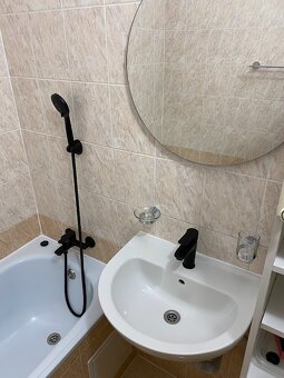 Predám 1-izb. zar. a prerobený byt na sídlisku Stred v PB - 14