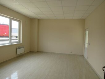 Skladové priestory v oplotenom areáli s vrátnikom - 14