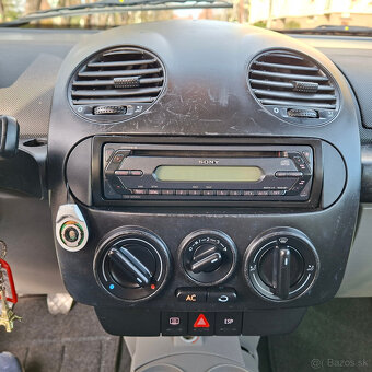 Volkswagen New Beetle 1.6 75 KW benzín - 14