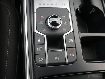 Kia Sorento 1.6T-GDi 169kW HYBRID 4x4 AUTOMAT EXCLUSIVE - 14