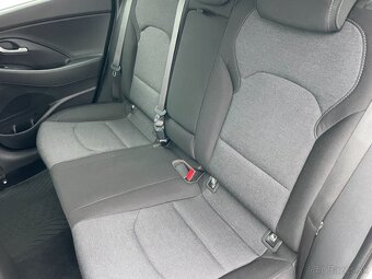 Hyundai i30 Com. 1.6CRDi ČR SMART+ 1.maj - 14