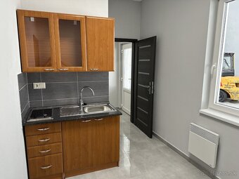 Skladové priestory v oplotenom areáli s vrátnikom - 14