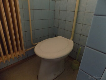 Na predaj starší dom  v N. Zámkoch -pozemok 807 m2. - 14