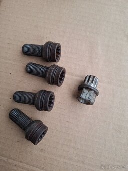 skrutky na kolesa M14 + bezpecnostne skrutky + krytky - 14