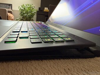 Predam Asus ROG Zephyrus S17 GX703H - 14