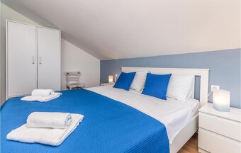 Chorvátsko dom s tromi apartmánmi 50 metrov od mora. - 14
