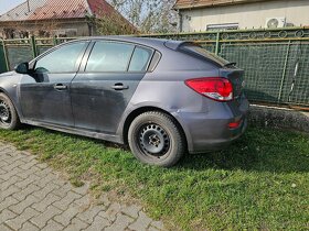 Predám alebo rozpredám Chevrolet cruze 1,8  bez motora. - 14