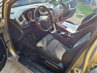 KIA Ceed 1.6 GDi EX/Gold 135k M6 (benzín) kup.SR - 14