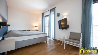 NA PREDAJ atraktívna kamenná vila /419 m²/ pri mori, Dalmáts - 14