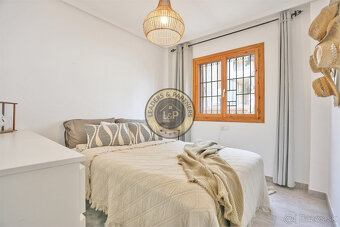Radový dom 4+kk s terasou, Torrevieja-La Mata, Španielsko - 14