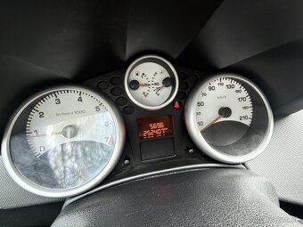 Peugeot 207 1.4 54kW benzin - 14