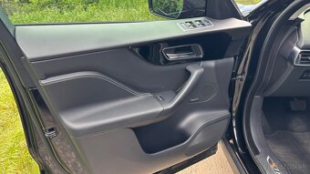 Jaguar F-pace - 14