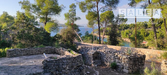 CHORVÁTSKO, OSTROV BRAČ - KAMENNÝ DOM ZO 16. STOROČIA, ZÁTOK - 14