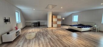 Predaj: Pekný rodinný dom s veľkým pozemkom Hlboké nad Váhom - 14