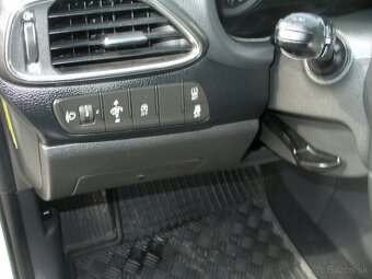 Hyundai i30 CW Combi 1.6 CRDI 9/2021 - 14