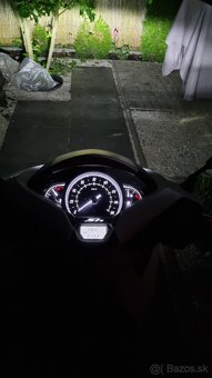 Honda SH125 r.v.2019 s kufrom a plachtou - 14