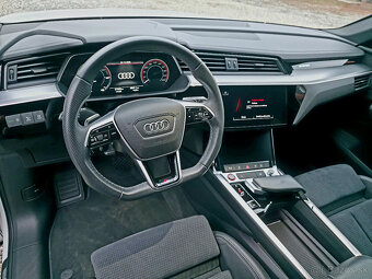 Audi E-tron S 370 kW, 37000 km, odpočet DPH. - 14