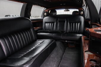 LINCOLN TOWN CAR LIMOUSINE - 14