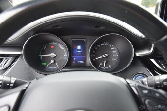 Toyota C-HR 1.8 Hybrid - slovenské auto - 14