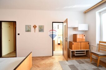 REZERVOVANÉ PREDAJ, Slnečný 2-izbový tehlový byt v centr - 14