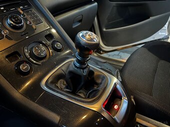 Peugeot 5008 2.0 / 2010 - 14