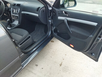 Škoda octavia 1,6 tdi kombi NAVI - 14
