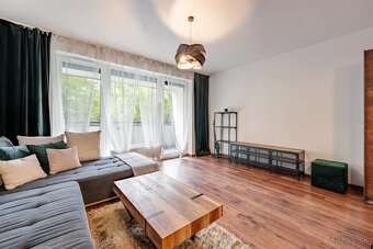MODERNÝ DIZAJNOVO RIEŠENÝ 1i BYT S VEĽKOU LOGGIOU - 14