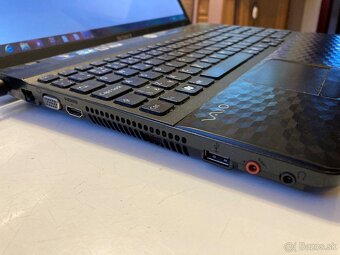 Sony Vaio i3 8GB 640GB - 14