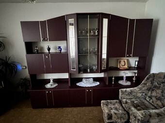 Predám sedačku, 2 kreslá, 3 taburetky - 14