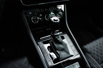Škoda Superb Combi 2.0 TDI Business DSG - 14