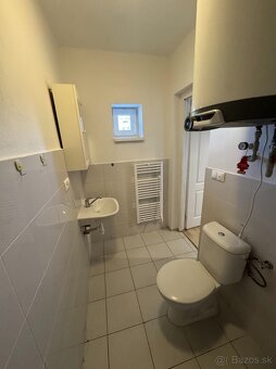 Investičný dom na prenajom s 2 bytmi, dobrá lokalita - 14