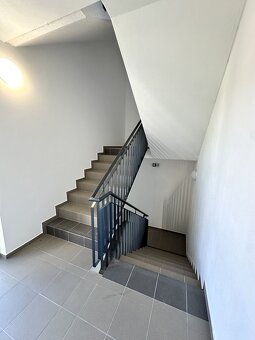 Zariadený 2 izbový byt 54 m2 novostavba Galanta 620 € s ener - 14