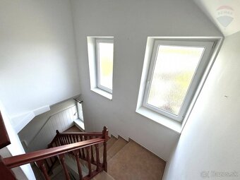 Na predaj: Priestranný rodinný dom s dvoma bytovými jednotka - 14