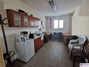 STROJNÍCKA:  SKLAD č.4 - 228 m2,sociálne záz.,kanc.+spev. pl - 14