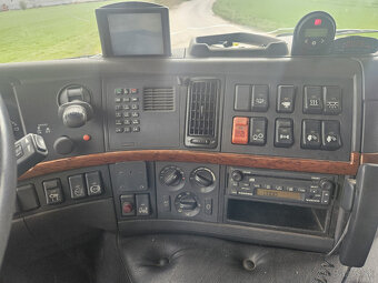 Volvo FM9 6x2 s hydr. ruk + hydr.čelo r.v.2003 - 14