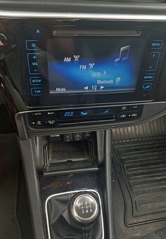 Toyota Auris 1,6 benzin, kup SR-2018,slusna vybava - 14