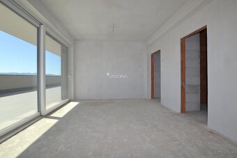 STREŠNÝ 3 izbový byt s terasou a dvoma garážovými státiami - 14