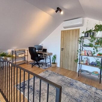 Predaj priestranného rodinného domu so záhradou a pozemkom - 14