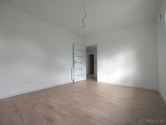 NA PREDAJ NOVOSTAVBA V ZLATÝCH MORAVCIACH - 14