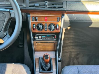 Mercedes w124 E trieda - 14